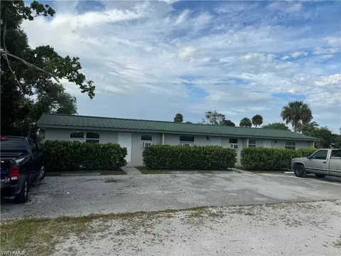 4602 Gulfstream Dr, Naples, FL 34112