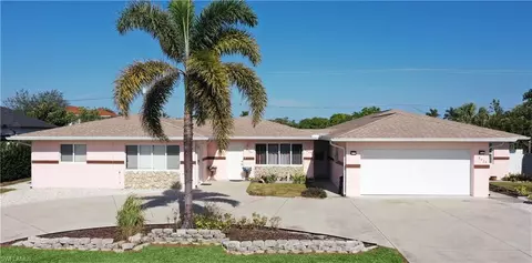 847 843 104th Ave N, Naples, FL 34108