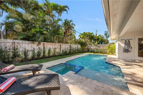 616 106th Ave N, Naples, FL 34108
