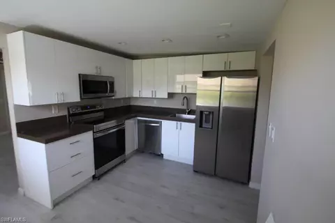 3327 Guilford Ct, Naples, FL 34112