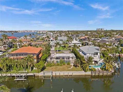 1809 Kingfish Rd, Naples, FL 34102