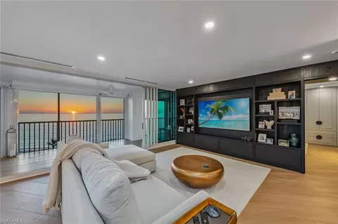 4651 Gulf Shore Blvd N #701, Naples, FL 34103