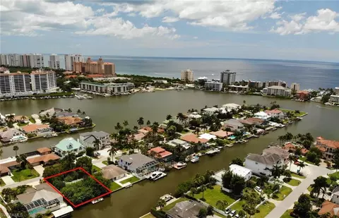 483 Oak Ave, Naples, FL 34108