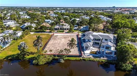 649 Bougainvillea Rd, Naples, FL 34102