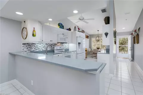 6640 Beach Resort Dr #4, Naples, FL 34114