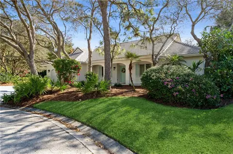 816 Turkey Oak Ln E, Naples, FL 34108