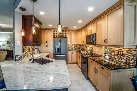 7852 Gardner Dr #102, Naples, FL 34109