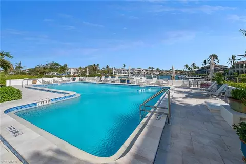 1900 Gulf Shore Blvd N #103, Naples, FL 34102