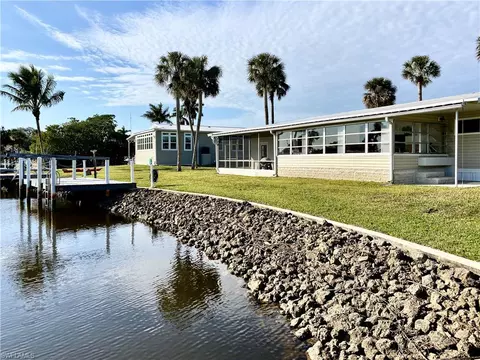 22 Henderson Dr, Naples, FL 34114