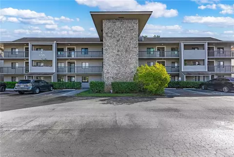 5725 Gage Ln #E102, Naples, FL 34113