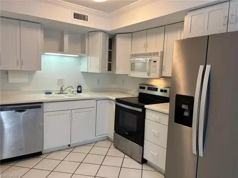 975 9th Ave S #3, Naples, FL 34102