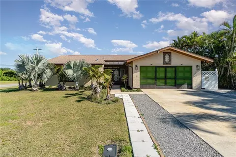 4003 SE 1st Ct, Cape Coral, FL 33904