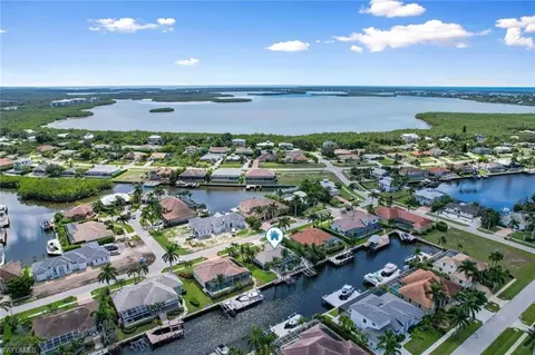 124 Starfish Ct, Marco Island, FL 34145