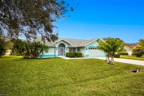 558 Foxcreek Dr, Lehigh Acres, FL 33974