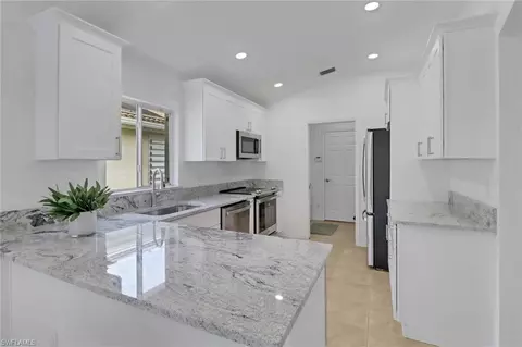 7849 Stratford Dr, Naples, FL 34104