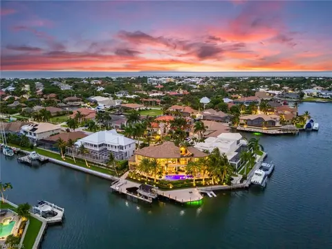 475 Parkhouse Ct, Marco Island, FL 34145