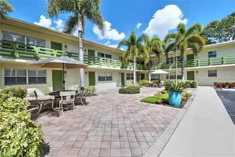 Exterior - 975 9th Ave S #5, Naples, FL 34102 photo 1 of 9