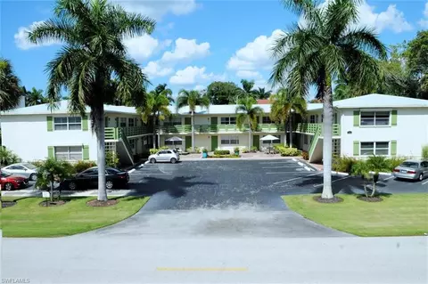 Exterior - 975 9th Ave S #5, Naples, FL 34102 photo 6 of 9