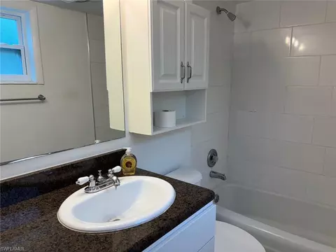 Bath - 975 9th Ave S #5, Naples, FL 34102 photo 1 of 1