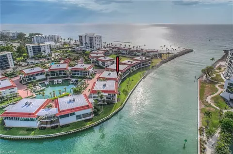 2246 Gulf Shore Blvd N #L2, Naples, FL 34102