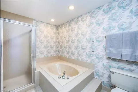 Bath - 57 Grey Wing Pt, Naples, FL 34113 photo 4 of 5