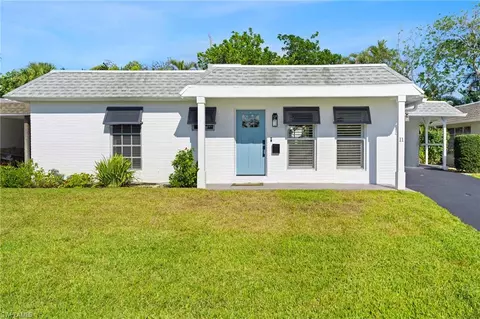 11 Knights Bridge Rd, Naples, FL 34112