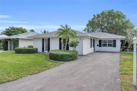 15 Crooked Ln, Naples, FL 34112