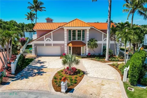 231 Trade Winds Ave, Naples, FL 34108