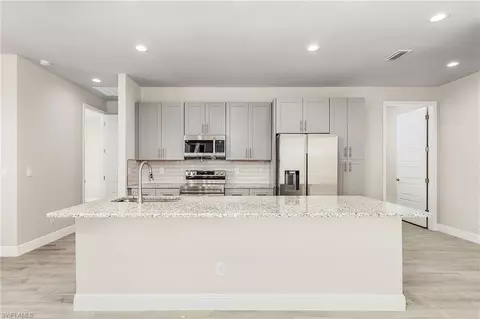 589 David Cir, Labelle, FL 33935 photo 9