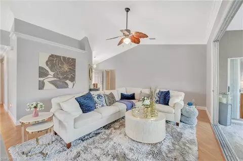 322 Emerald Bay Cir #X7, Naples, FL 34110