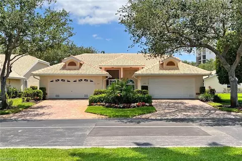 682 Wiggins Bay Dr, Naples, FL 34110