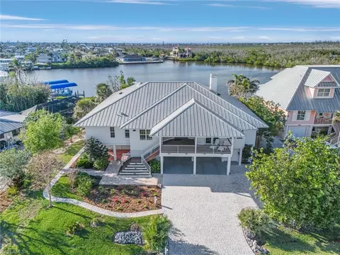 2771 Teal Ct, Saint James City, FL 33956