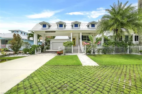 158 Jeepers Dr, Naples, FL 34112