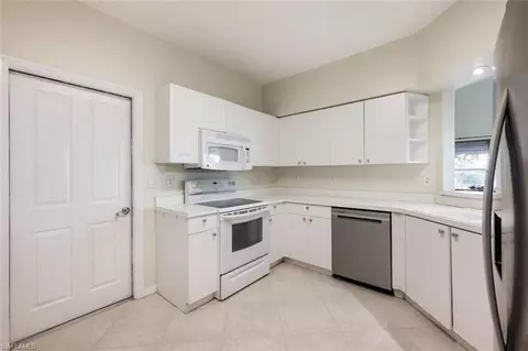 554 Windsor Sq #101, Naples, FL 34104 photo 7