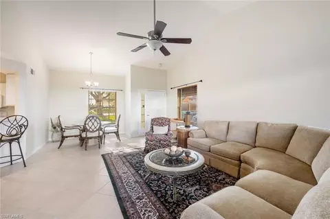 554 Windsor Sq #101, Naples, FL 34104 photo 4