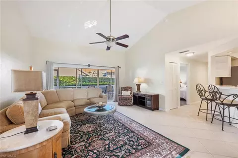 554 Windsor Sq #101, Naples, FL 34104 photo 2