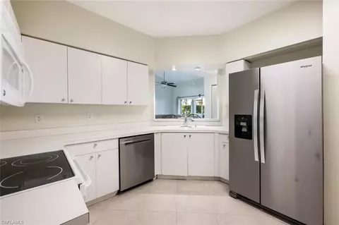 554 Windsor Sq #101, Naples, FL 34104 photo 8