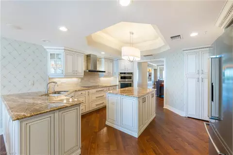 Kitchen - 445 Dockside Dr #B903, Naples, FL 34110 photo 2 of 3