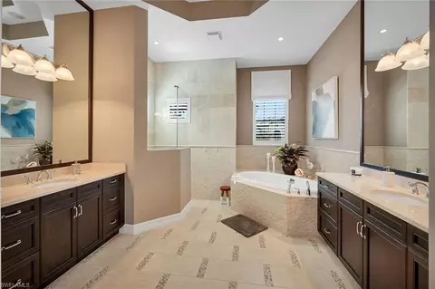 Bath - 6653 Costa Cir, Naples, FL 34113 photo 1 of 3