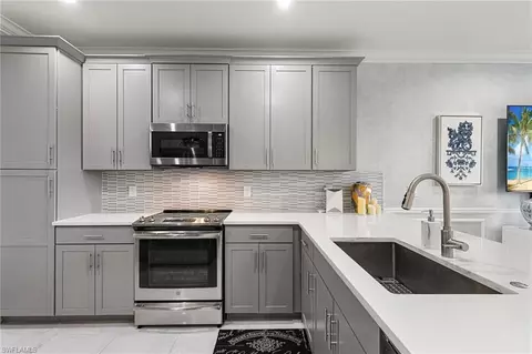 7357 Rockefeller Dr, Naples, FL 34119