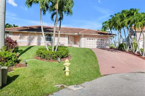 214 Trade Winds Ave, Naples, FL 34108