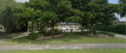 2000 Crayton Rd, Naples, FL 34102