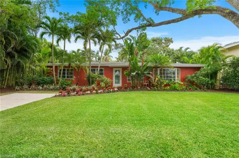 432 3rd Ave N, Naples, FL 34102