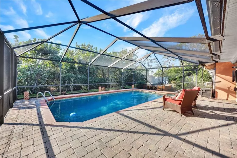 Exterior - 5544 Pernod Dr, Fort Myers, FL 33919 photo 7 of 11