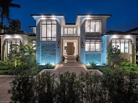 1537 Gordon Dr, Naples, FL 34102