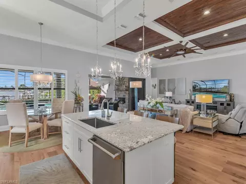Kitchen - 161 Cays Dr, Naples, FL 34114 photo 5 of 6