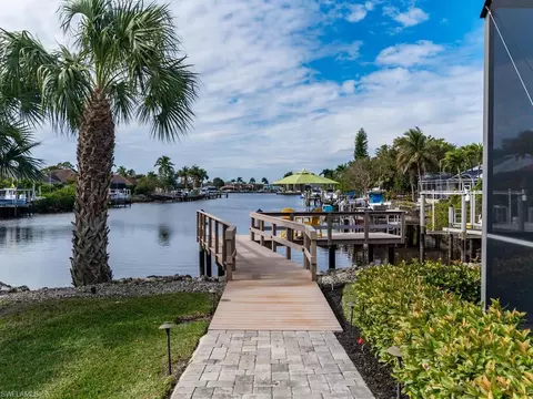 Exterior - 161 Cays Dr, Naples, FL 34114 photo 7 of 10