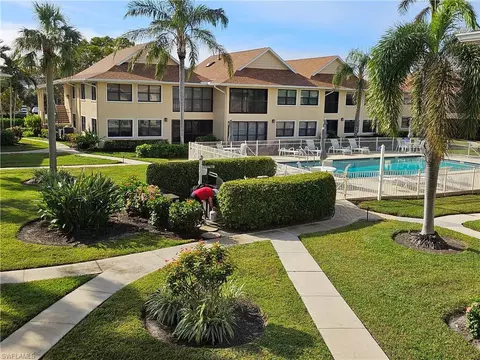 1100 9th St S #F203, Naples, FL 34102