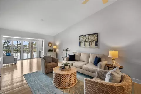 845 Gulf Pavilion Dr #204, Naples, FL 34108