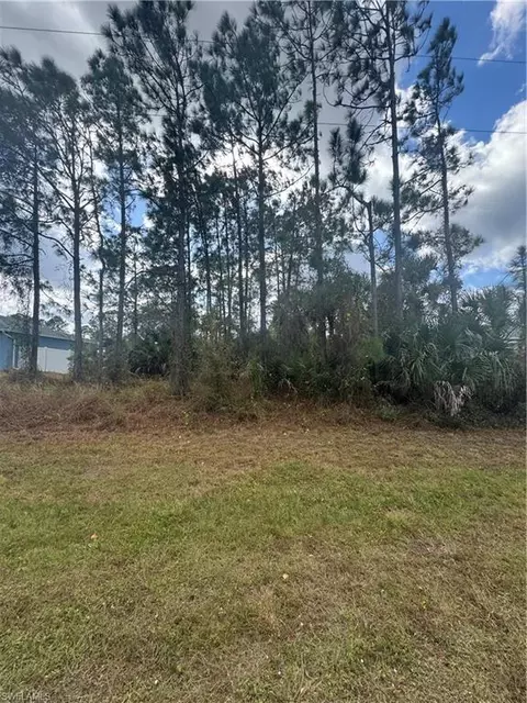 8055 Sandalwood Cir, Labelle, FL 33935